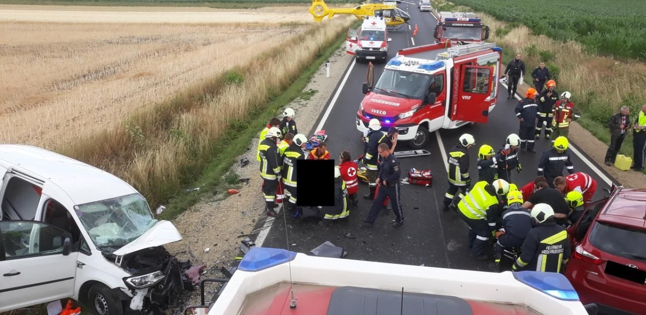 Heute.at - Frontalunfall mit vollem Tempo: 3 Schwerverletzte
