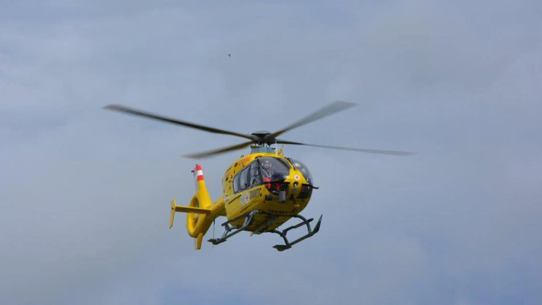 Heute.at - Pkw krachte auf B17 in Radfahrer – per Heli ins Spital