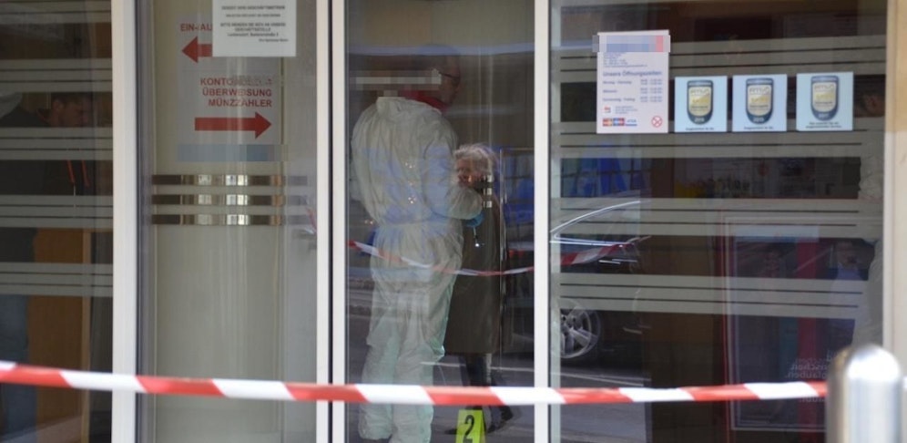 Die Beamten des Landeskriminalamtes sichern derzeit die Spuren.