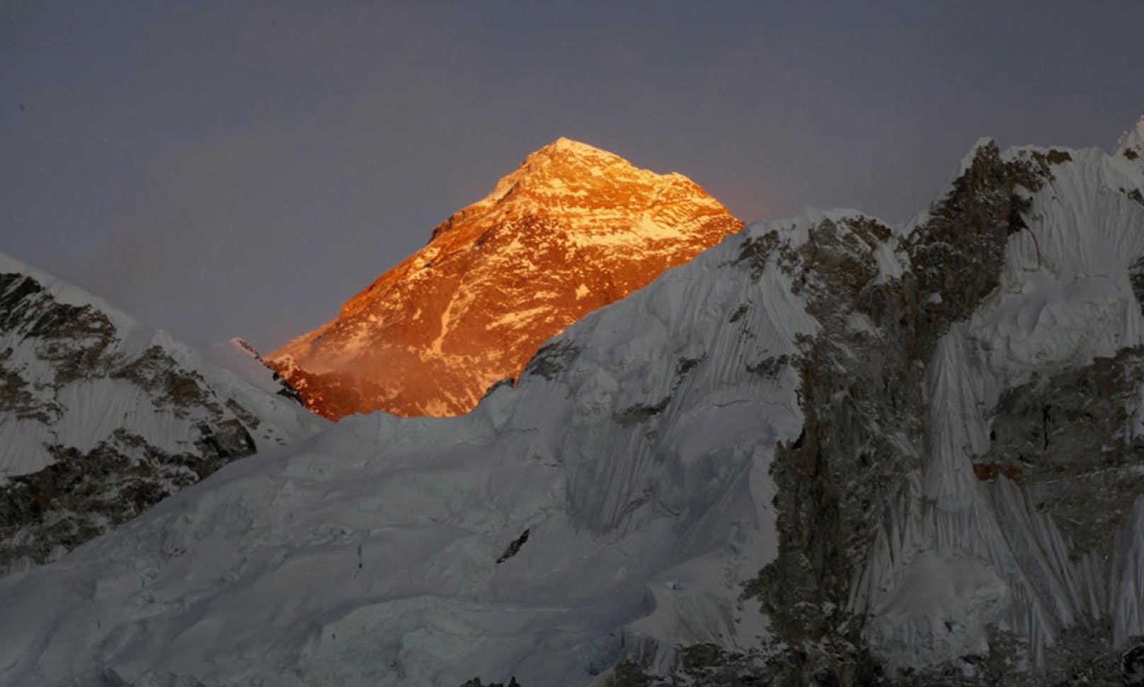 Im Morgengrauen schaffte Andy Holzer den Gipfelsieg am Everest