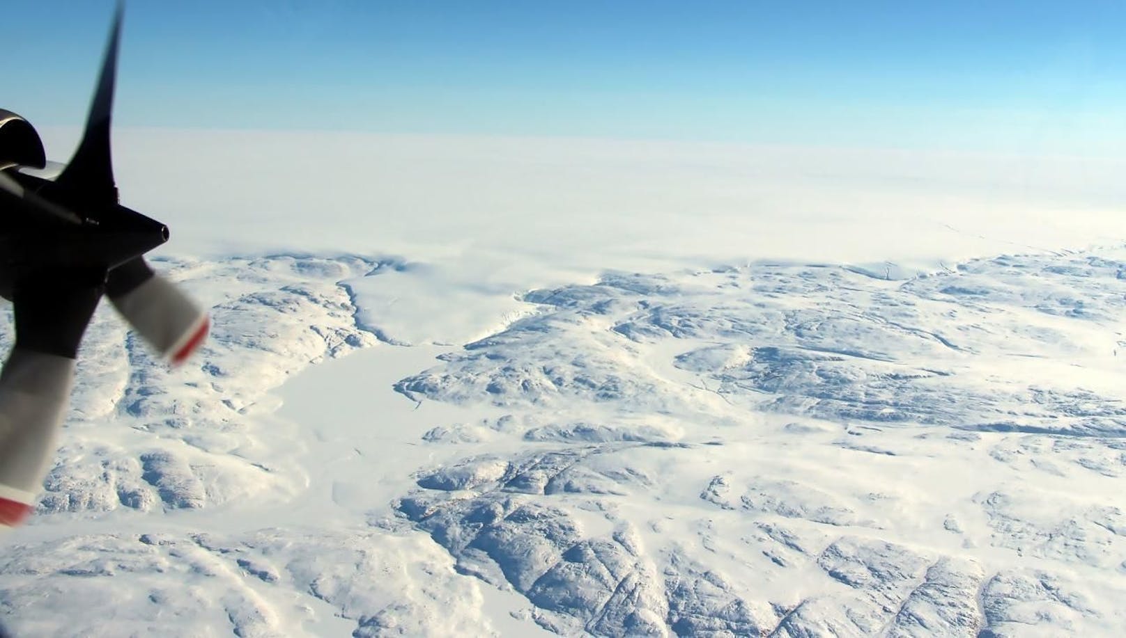 Dieses Foto der NASA zeigt den Hiawatha-Gletscher: Unter dem Eis wurde ein Einschlagskrater entdeckt, der größer als Paris ist.