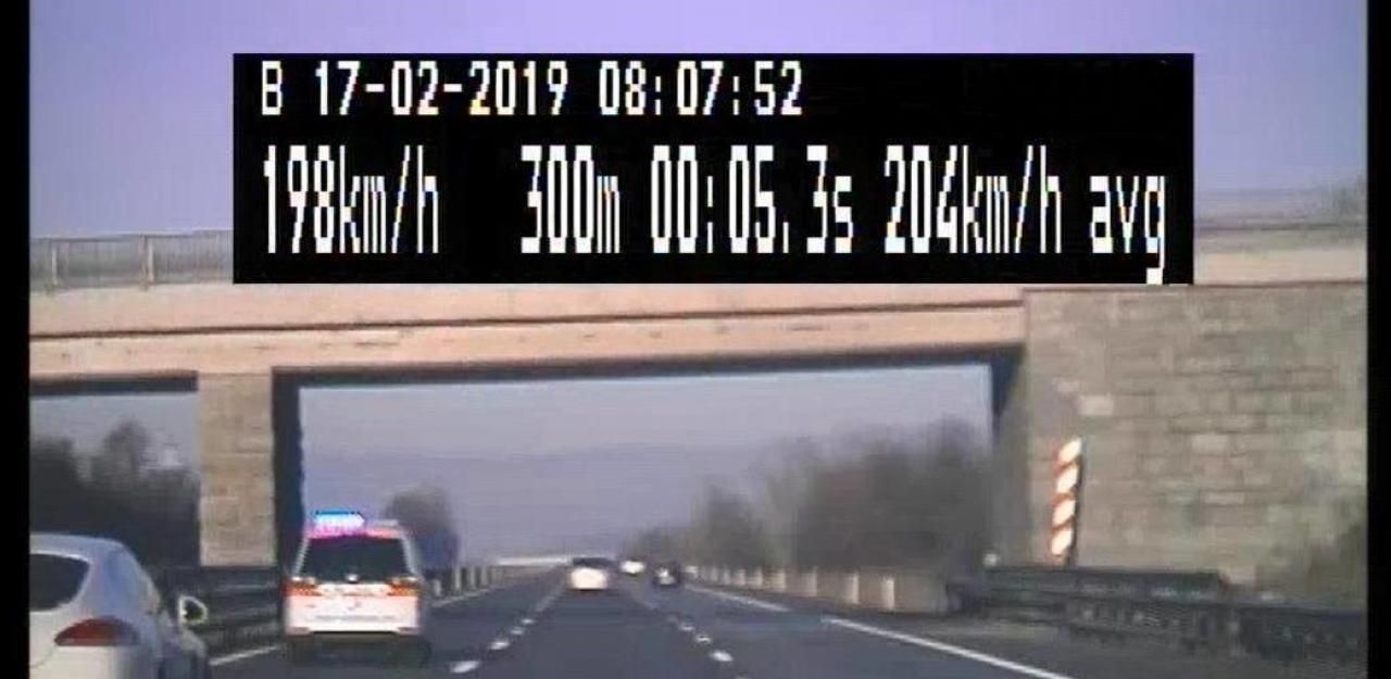 Heute.at - Tempo 215: Porscheraser musste zu Heiratsantrag