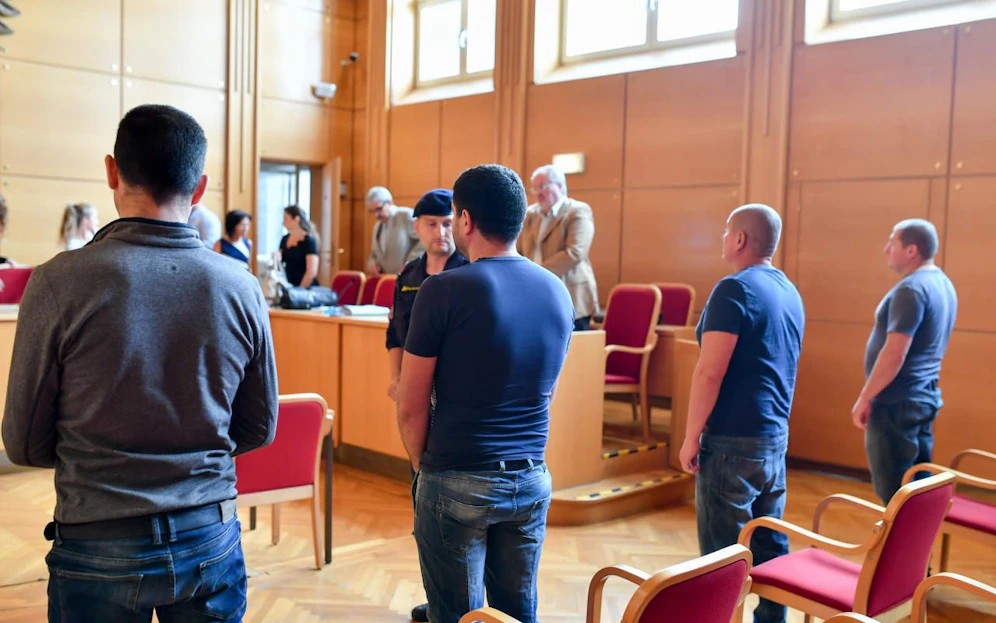 Die Angeklagten vor dem Richter