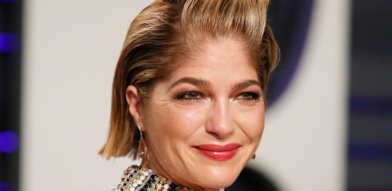 Heute.at - Selma Blair lässt sich von Sohn die Haare abrasieren