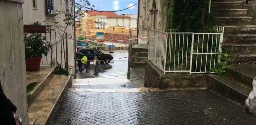 Drama in Ischitella: 15-Jährige wird von Ex-Mann ihrer Mutter erschossen.