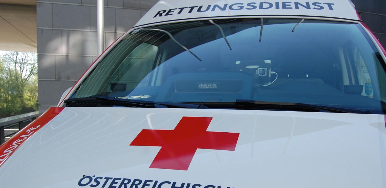 Heute.at - Junge Frau nach Unfall auf A2 von Lkw gerammt – tot