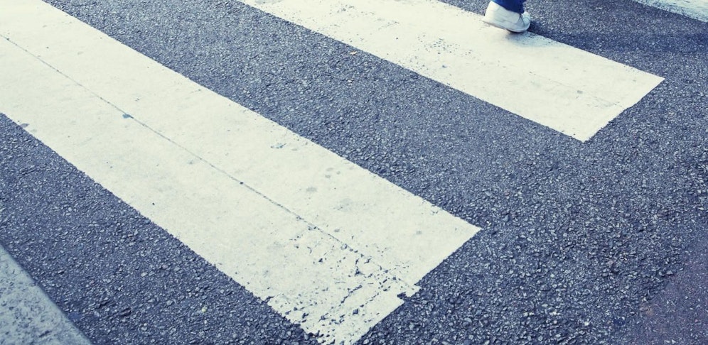 Die beiden Burschen wurden am Schutzweg erfasst.