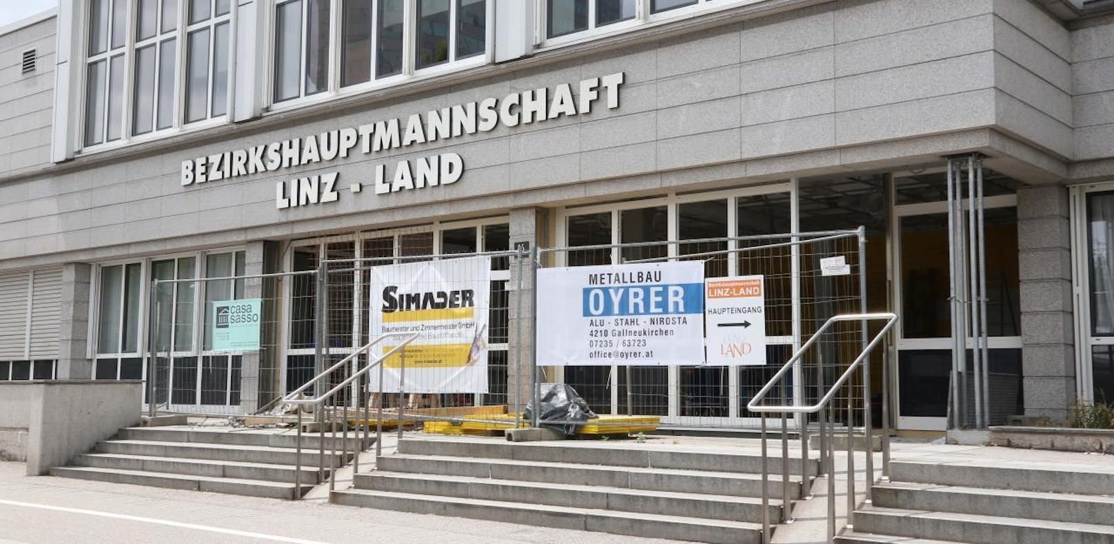 An der Bezirkshauptmannschaft Linz-Land wird schon kontrolliert.
