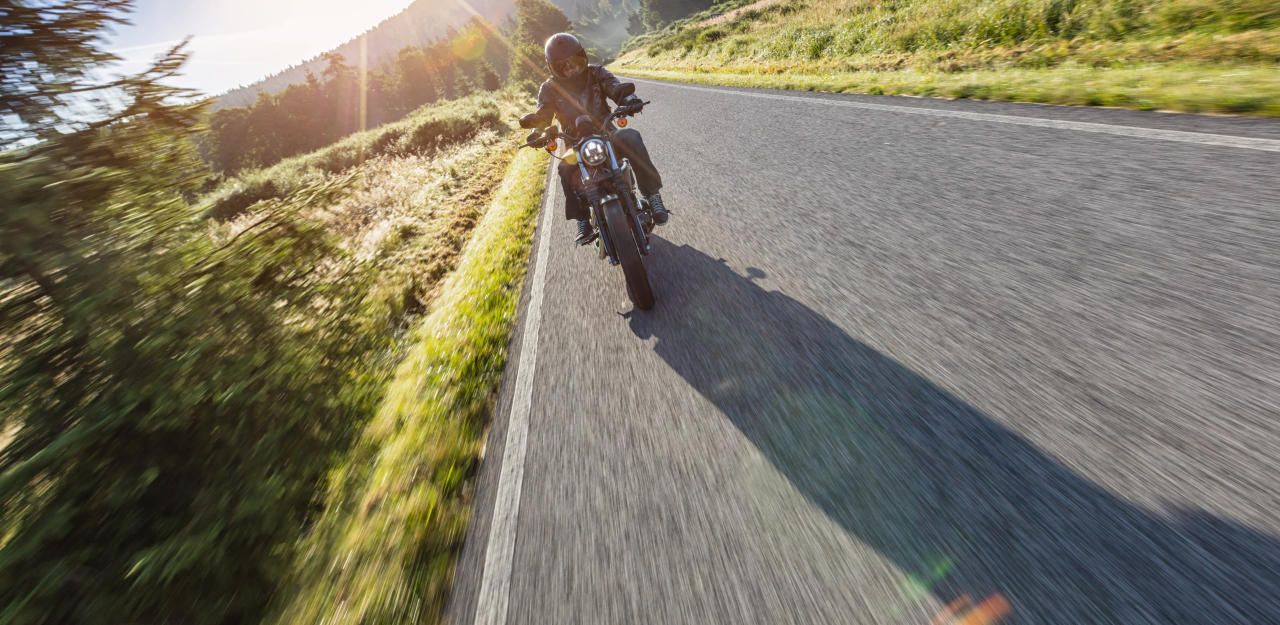 Heute.at - 23-Jährige stürzt von fahrendem Motorrad