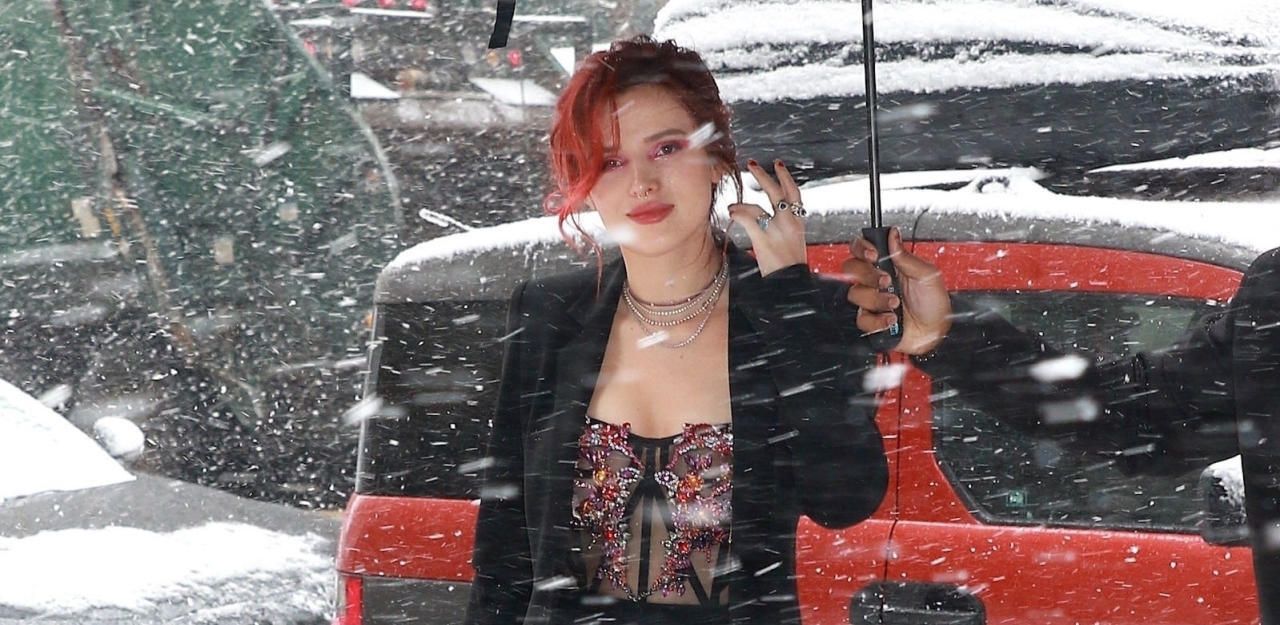 Heute.at - Bella Thorne trotzt leicht bekleidet einem Blizzard