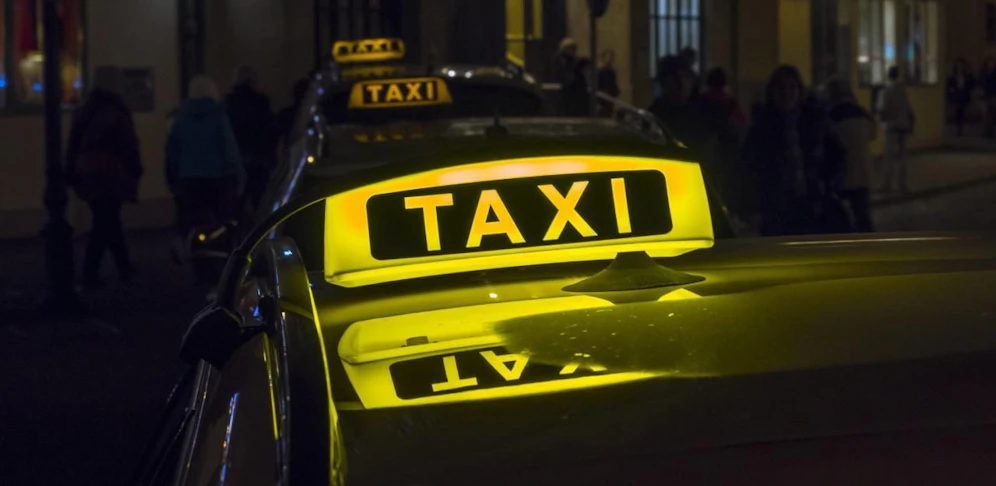Ein Streit in einem Taxi geriet völlig außer Kontrolle.