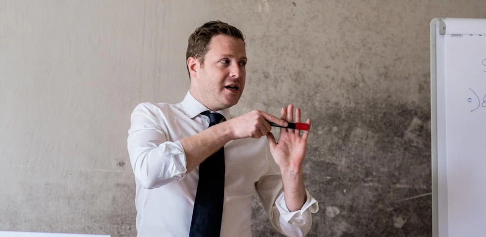 Michael Schnedlitz bei der Präsentation in der Gymelsdorfer Gasse