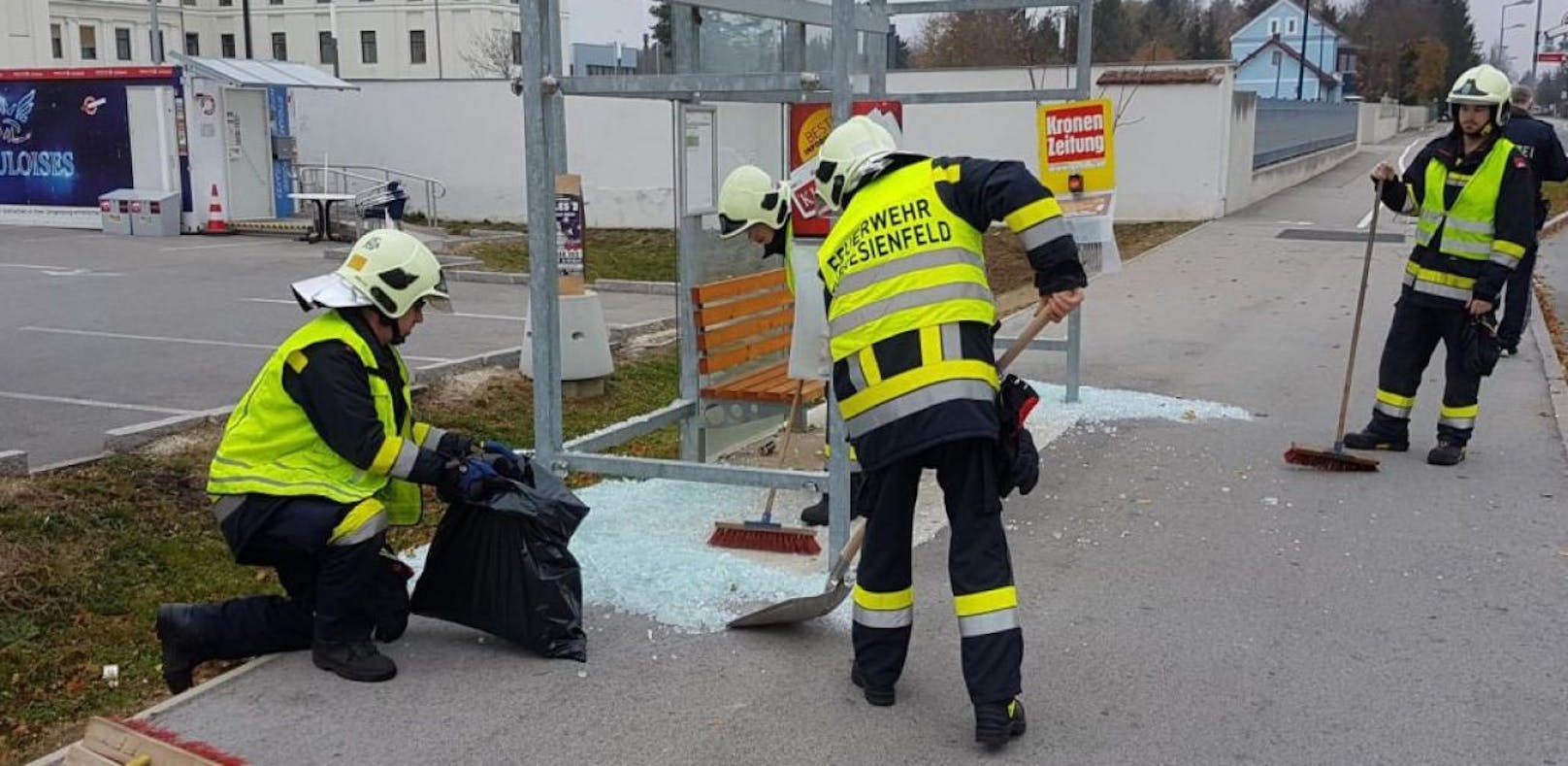 Theresienfeld: Vandalen zerstören Wartehäuschen