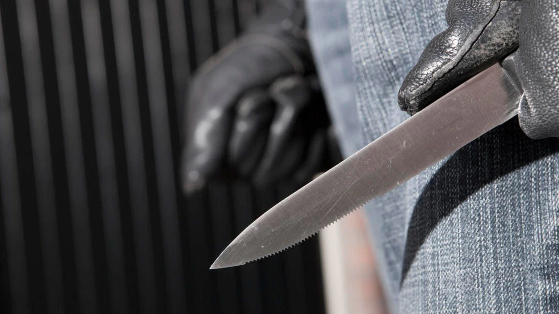 Die beiden hatten Messer bei sich.