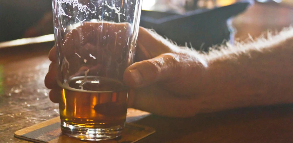 Für GGratis-Bier erfand der Mann den Tod des eigenen Sohns.