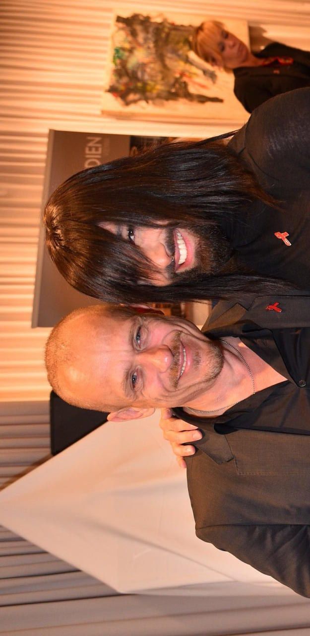 Heute.at - Shirley Bassey kommt nicht, Conchita heiratet!