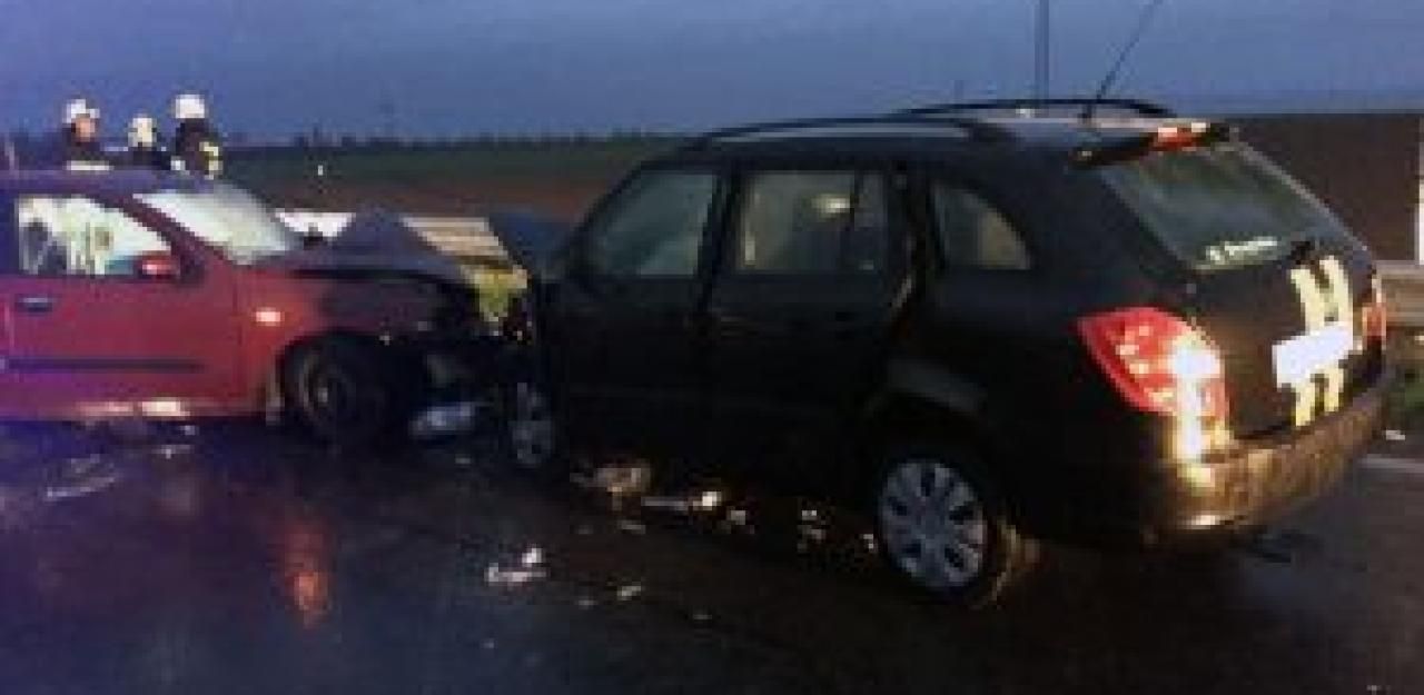 Heute.at - Drei Verletzte bei Frontalcrash auf B1