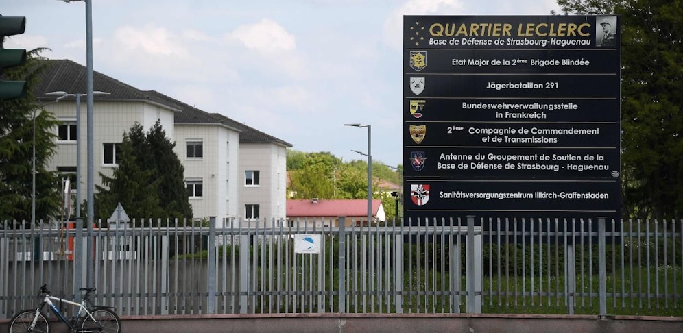 Ein Soldat (49) ist auch unter den Tatverdächtigen. Er wurde an seinem Standort bei der deutsch-französischen Brigade im Elsass festgenommen.