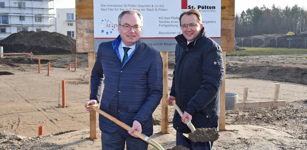 Pernkopf (l.) und Stadler beim Spatenstich.