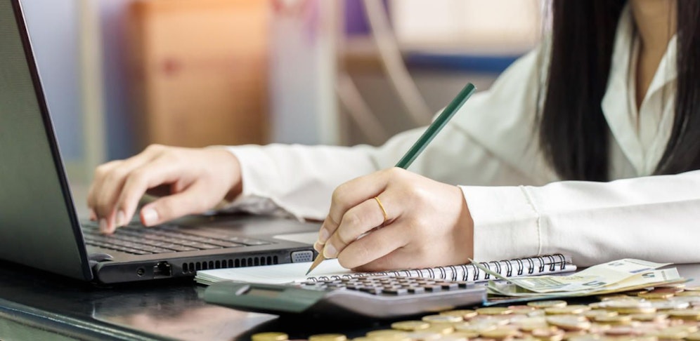 Die Buchhalterin einer Firma erhielt ein Mail von ihrem "Chef" (Symbolbild)