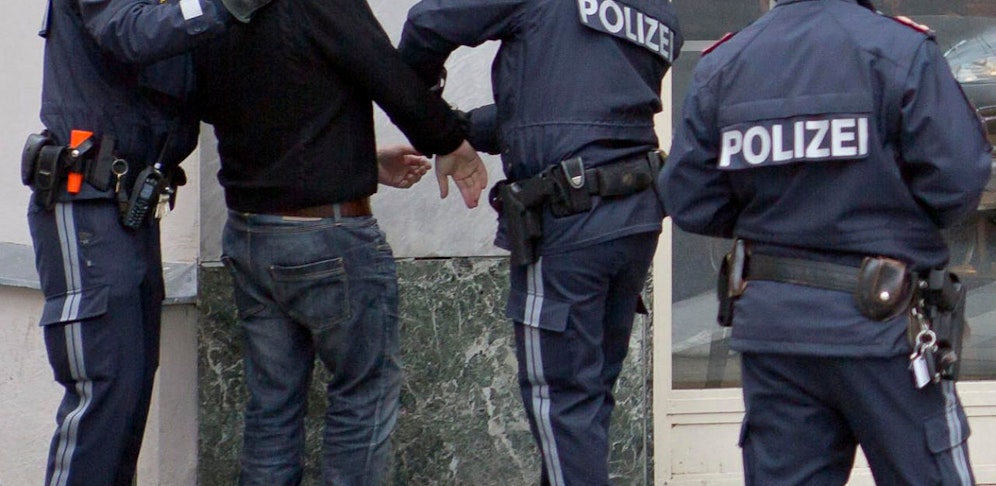 Die Polizei nahm den Tatverdächtigen vorläufig fest. 