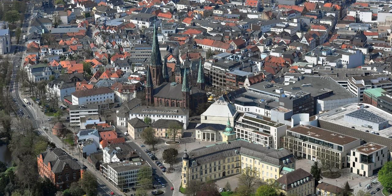 Die Innenstadt von Oldenburg aus der Luft gesehen. Blickrichtung Norden