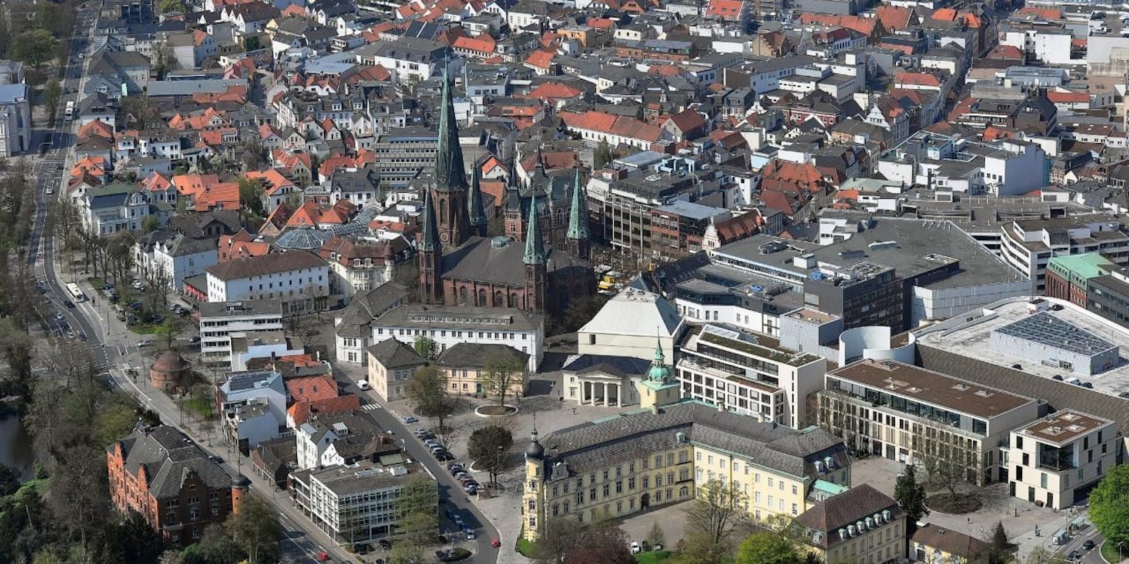 Die Innenstadt von Oldenburg aus der Luft gesehen.