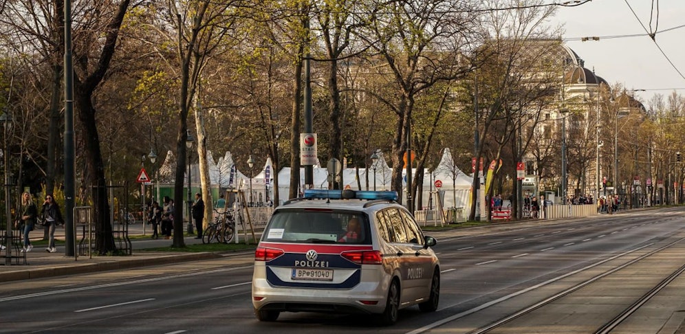 Eine Beamtin der Bereitschaftspolizei erkannte einen Verdächtigen wieder. 