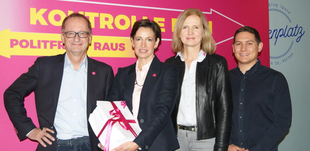 Hinter Collini (2. v.li.) folgt auf Platz zwei Helmut Hofer (li.), vor Edith Kollermann (2. v.re.) und dem Junos-Landesvorsitzenden Patrick Skalitzky (re.).