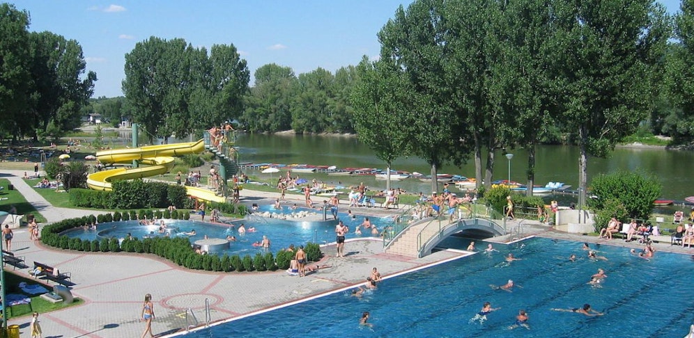 Die fünf Saisonarbeiter aus Ungarn sorgen für Sicherheit im Strandbad.