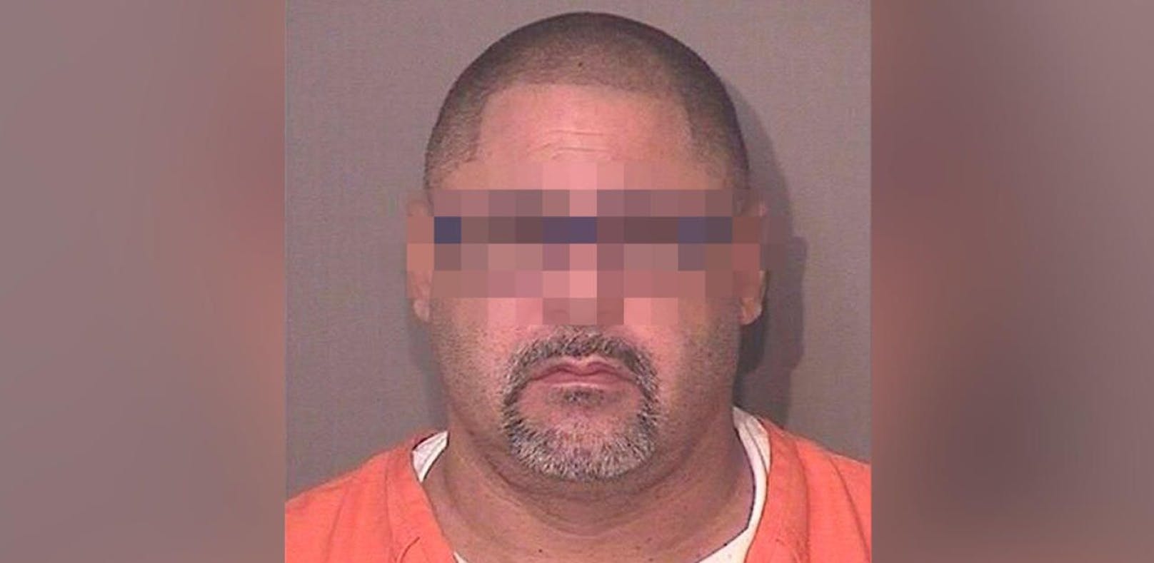Der 50-Jährige wurde wegen vierfachem Mordversuch angeklagt.  
