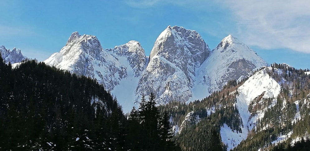 Der Tourengeher wurde am Gosaukamm von zwei Lawinen erwischt, kam mit einem Armbruch davon.