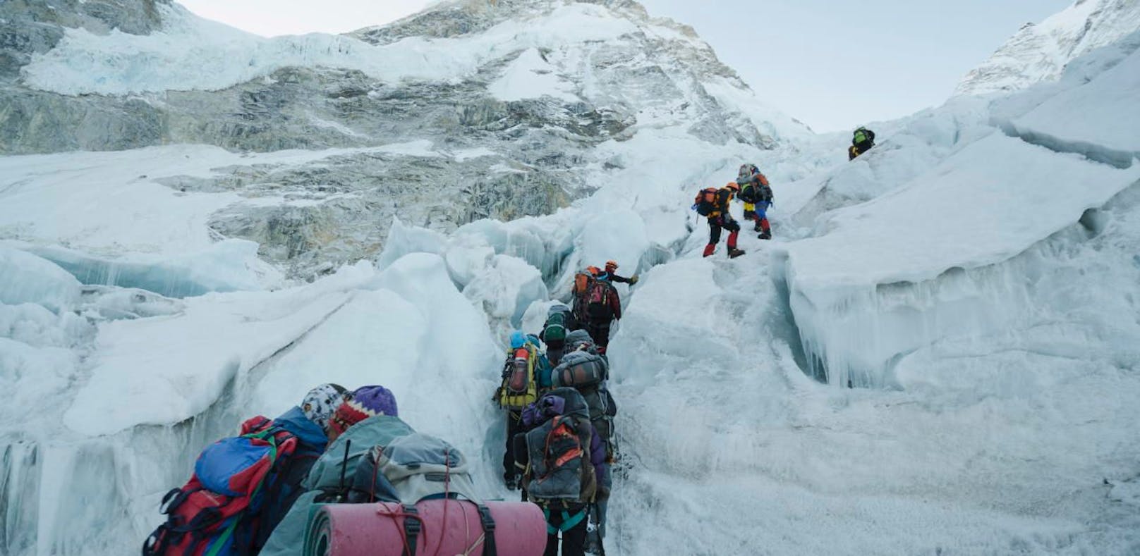 Immer wieder versuchen Touristen den Mount Everest zu erklimmen.