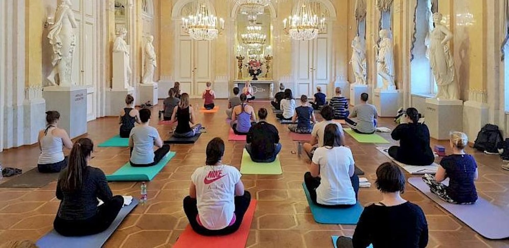 Vinyasa-Flow-Yoga in der Albertina