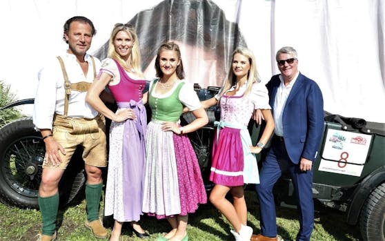 Gastgeber Rudolf J. Melzer mit Ex-Miss-Austria Sabine Lindorfer, Anna Brandauer von Trachtenmoden Rastl, Karin Neumaerker von Aumaerk QM und Charles Morgan, Mehrheitseigentümer der Morgan Motor Company