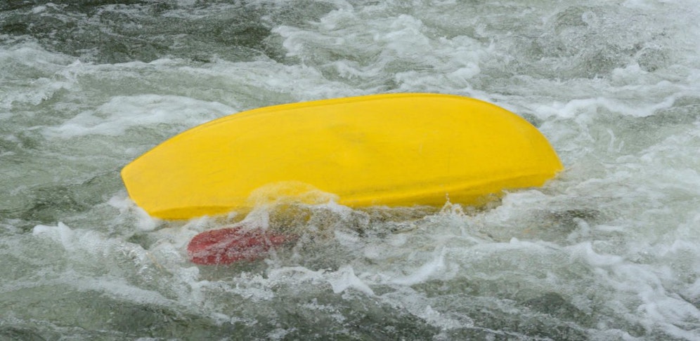 Das Kajak kenterte in der Donau.