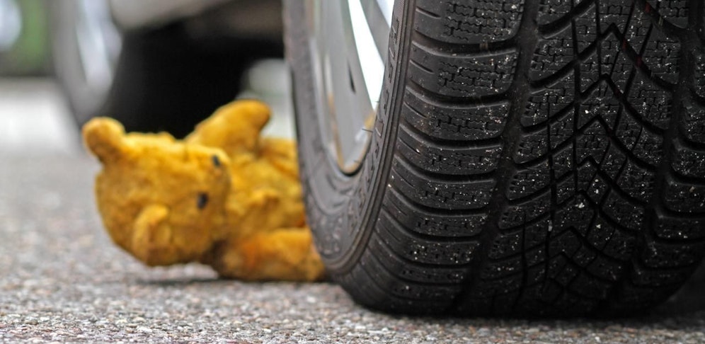 Der Einjährige wurde von dem Auto überrollt und tödlich verletzt (Symbolbild)