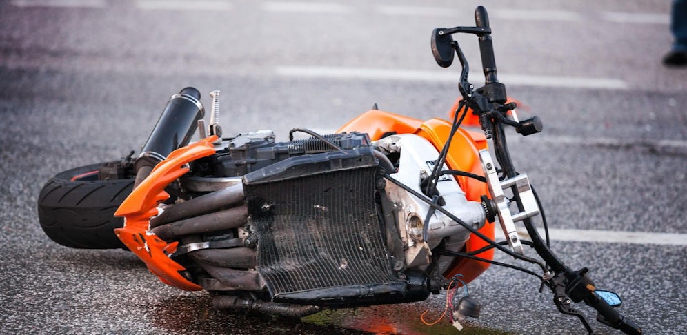 Der 42-jährige Biker verletzte sich bei dem Unfall schwer