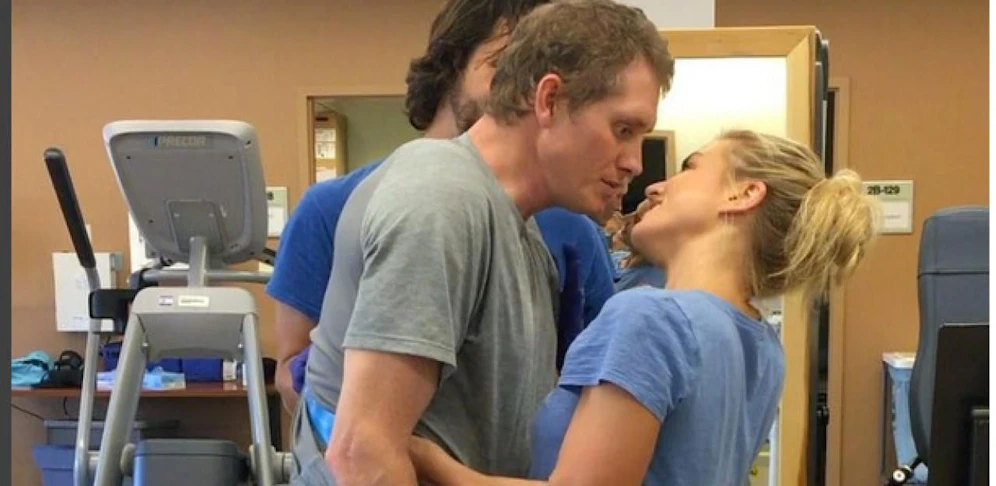 Jonathan mit seiner Ehefrau. Credit: Instagram