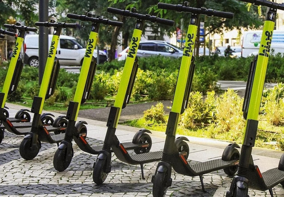 E-Scooter blockieren oft die Gehsteige.