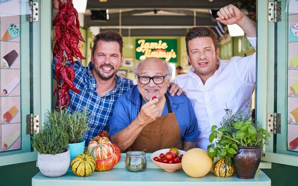 Danny DeVito (M.) mit Jimmy Doherty & Jamie Oliver. 