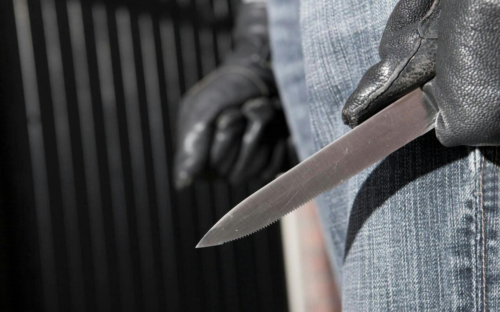 Einer der beiden Angreifer trug ein Messer bei sich. 