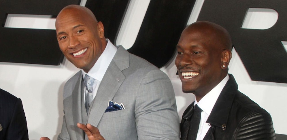 Dwayne Johnson und Tyrese Gibson bei der Premiere von "Fast and Furious 7" am 1. April 2015 in Hollywood. 
