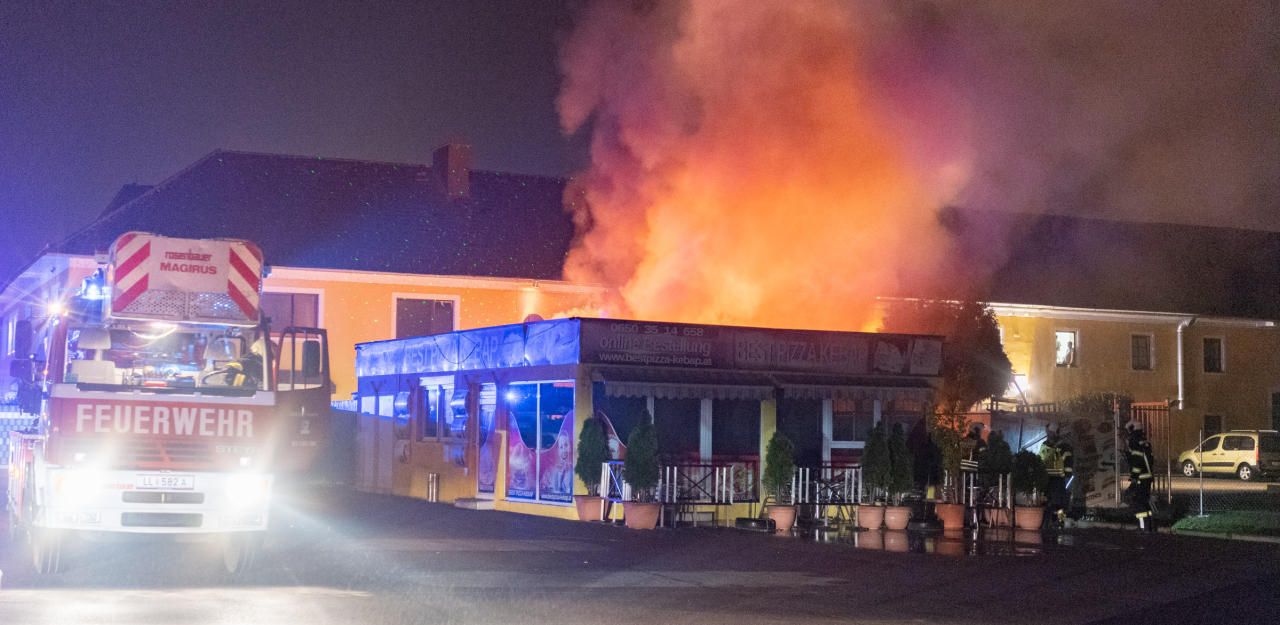 Heute.at - Hot Cuisine? Kebab-Stand in Enns ist abgebrannt