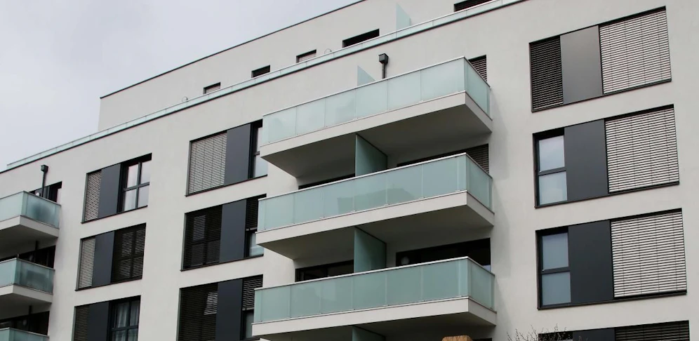 In dieser Wohnhausanlage in Linz wurde eine Wohnung von einer Katze überflutet.