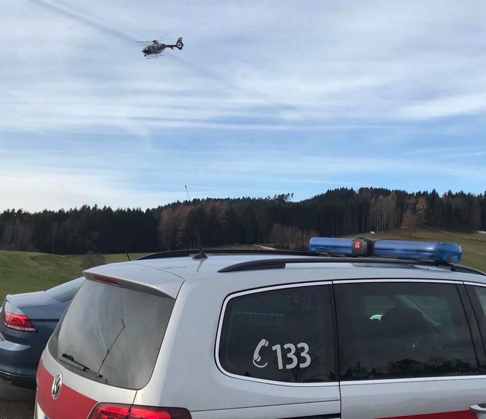 Der Polizeihubschrauber kreiste über Floridsdorf - ein halbnackter Mann ist auf der Flucht. (Symbolfoto)