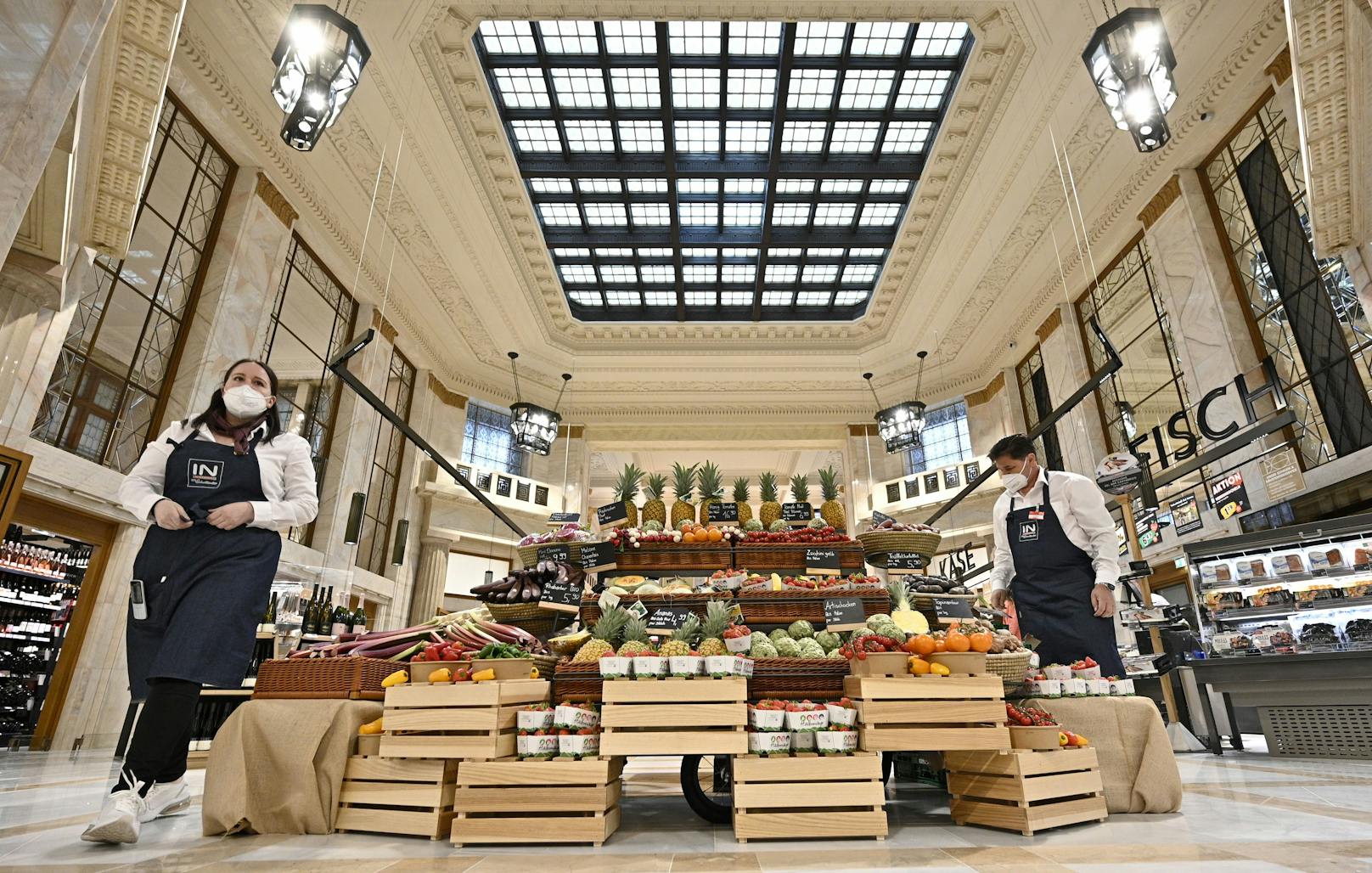 Nicht nur der Standort ist exklusiv, auf 1.770 Quadratmetern bietet der Supermarkt auch ein riesiges Zusatzsortiment an.