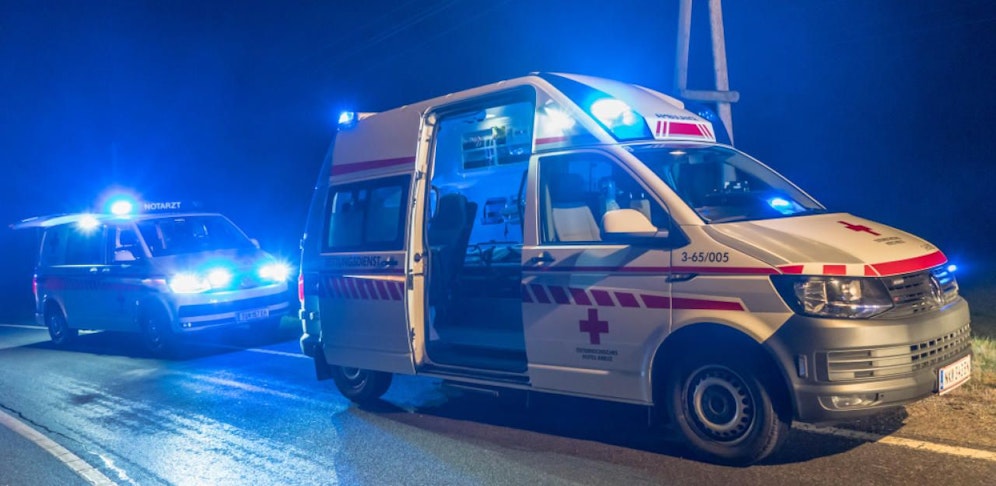 Das verletzte Trio musste ins Krankenhaus verbracht werden. Symbolbild.