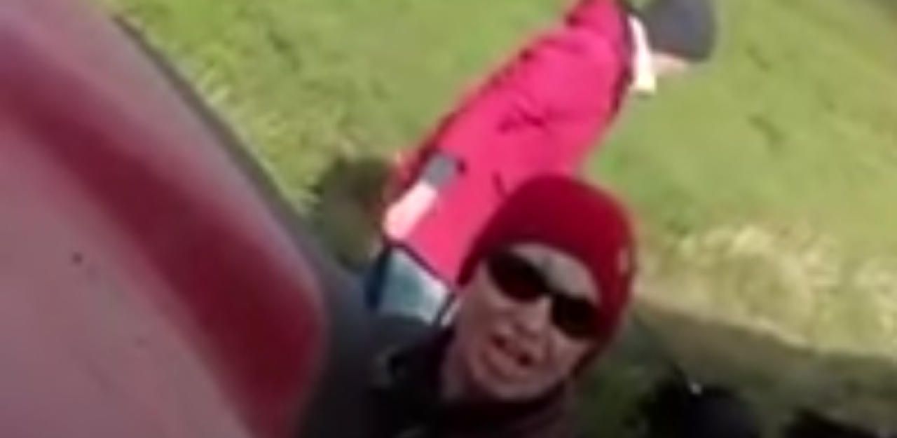 Heute.at - Video: Veganerin duelliert sich mit Jauche-Bauer