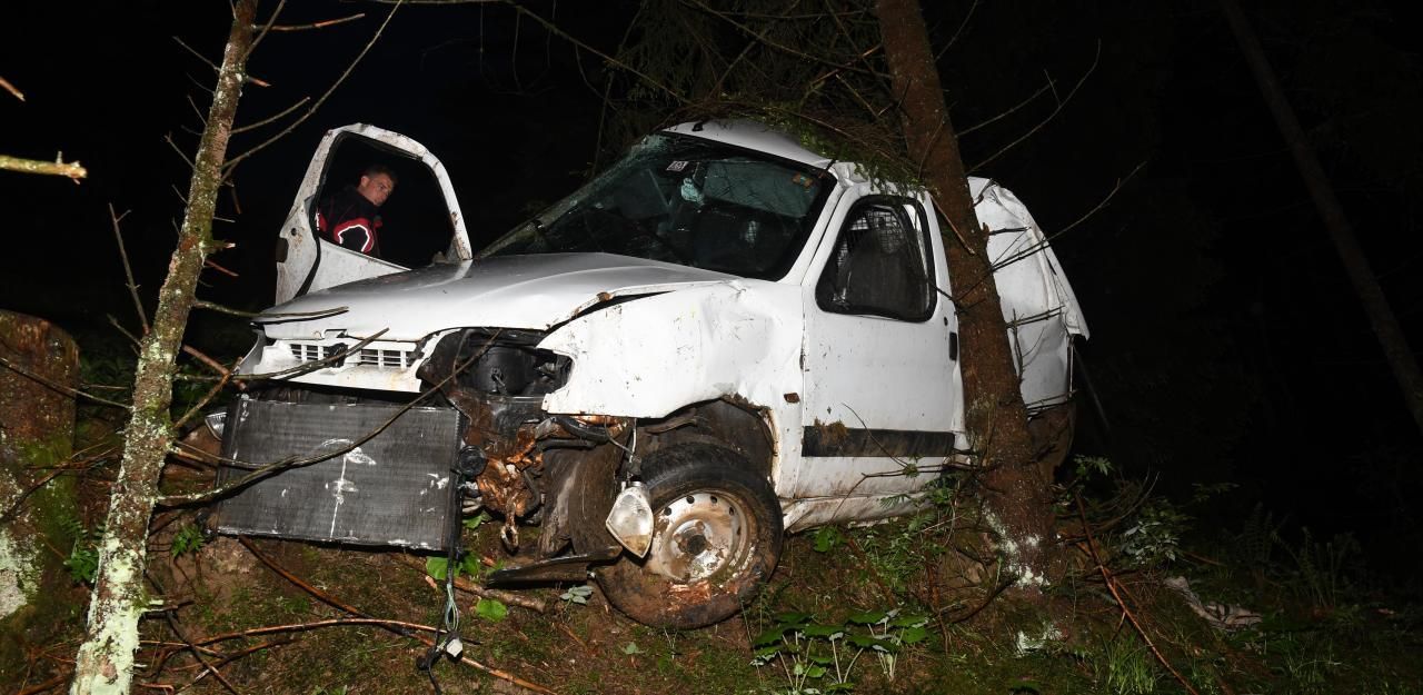 Heute.at - Klein-Lkw stürzt Berg hinunter, Lenker tot